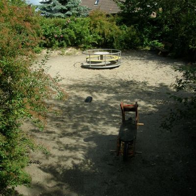 Bild vergrern: Ein Bild des Spielplatzes am Rotdornweg