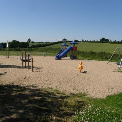 Bild vergrern: Ein Bild des Spielplatzes in Eckhorst im Arfrader Weg