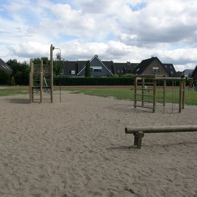 Bild vergrößern: Ein Bild des Spielplatzes am Schulweg