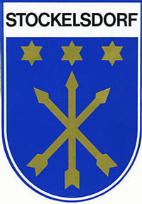 Bild vergrößern: Das Wappen von Stockelsdorf auf einem weißen Grund